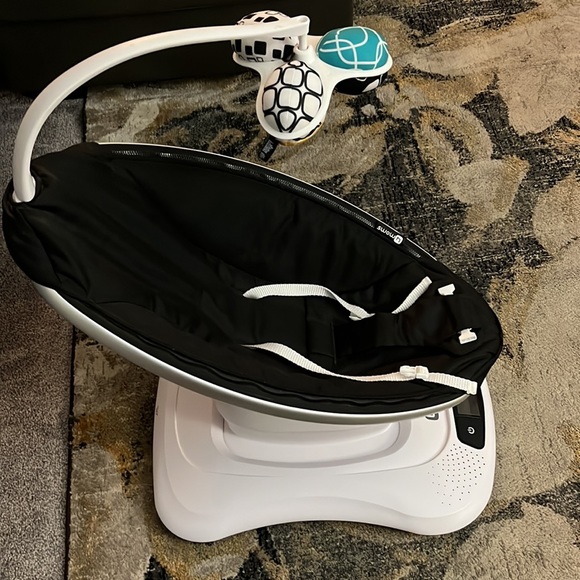 mamaRoo 4 multi-motion baby swing - Picture 3 of 5